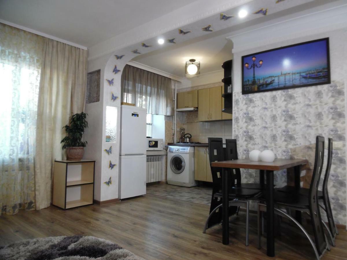 Студия В Центре Скала Khmel'nyts'kyy Ngoại thất bức ảnh