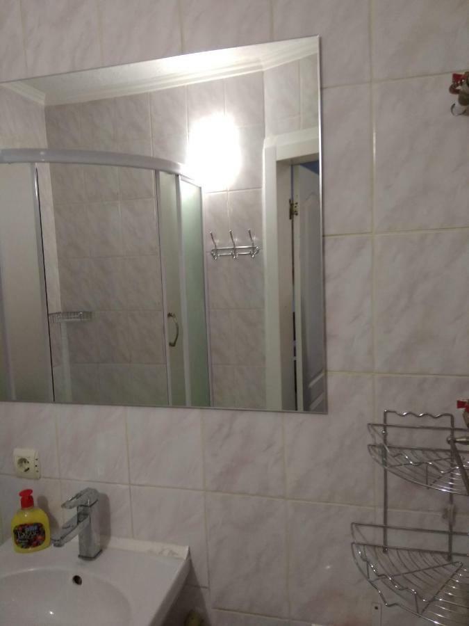 Студия В Центре Скала Khmel'nyts'kyy Ngoại thất bức ảnh